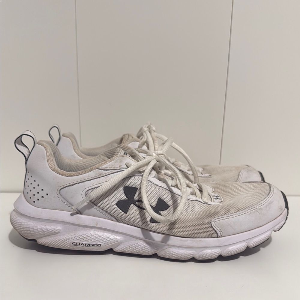 Under Armour Charged Assert Size 9